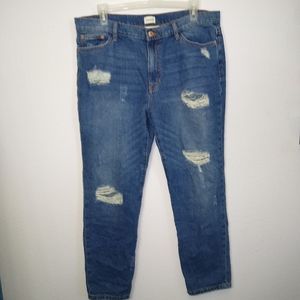 Distressed boyfriend jeans